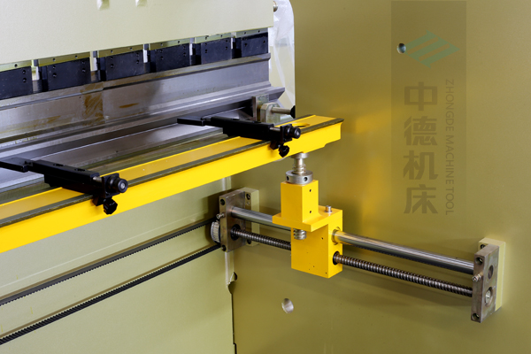 ZDP-10032高精度x軸結(jié)構(gòu)，采用滾珠絲桿，精度高無游隙，淬火高強(qiáng)度擋指，并有倒三角鎖卡裝置不掉落.jpg
