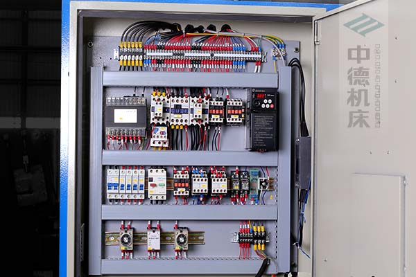 ZDS-2032采用正品電氣元件，裝有變頻驅(qū)動，控制精確，穩(wěn)定耐用壽命長.jpg