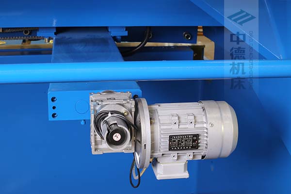 ZDS-2032后擋料AC電機與減速器一體，故障少，速度快.jpg