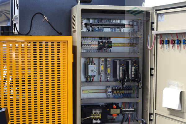 ZDPE8025-ESTUN原廠適配電氣箱總成，抗干擾能力強(qiáng)，電氣運(yùn)行穩(wěn)定.jpg