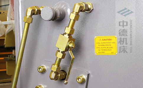 ZDS-632整機(jī)所有液壓管線均采用卡套式接頭，耐高壓，更換便捷.jpg